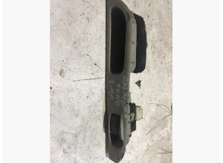 Кнопка стеклоподъемника к Nissan Almera Tino, 2000г.