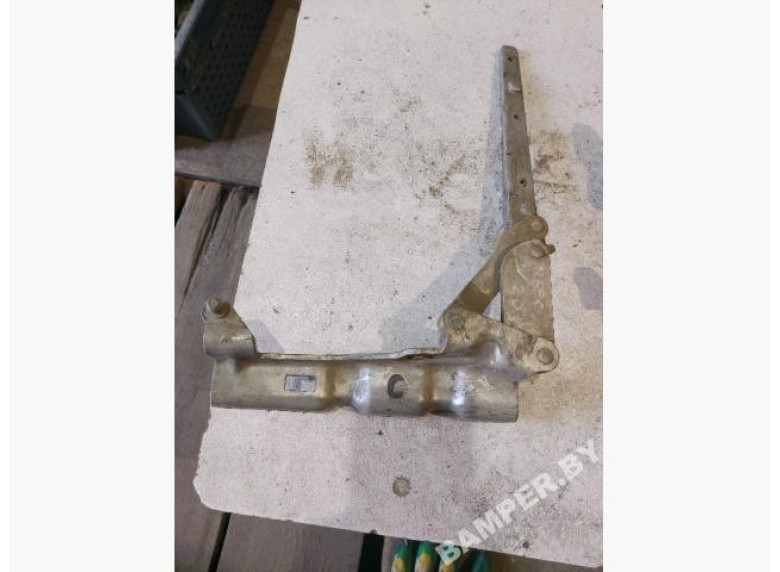 Петля капота правая к Mercedes C W203, 2000г.