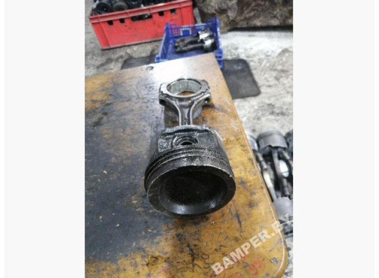 Поршень к Renault Espace, 1999г.