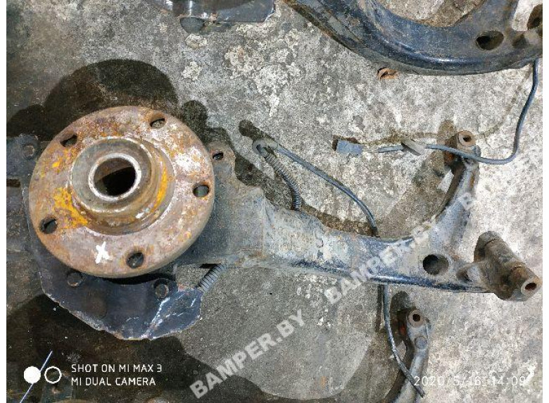 Ступица передняя правая к Volkswagen Passat, 2000г.