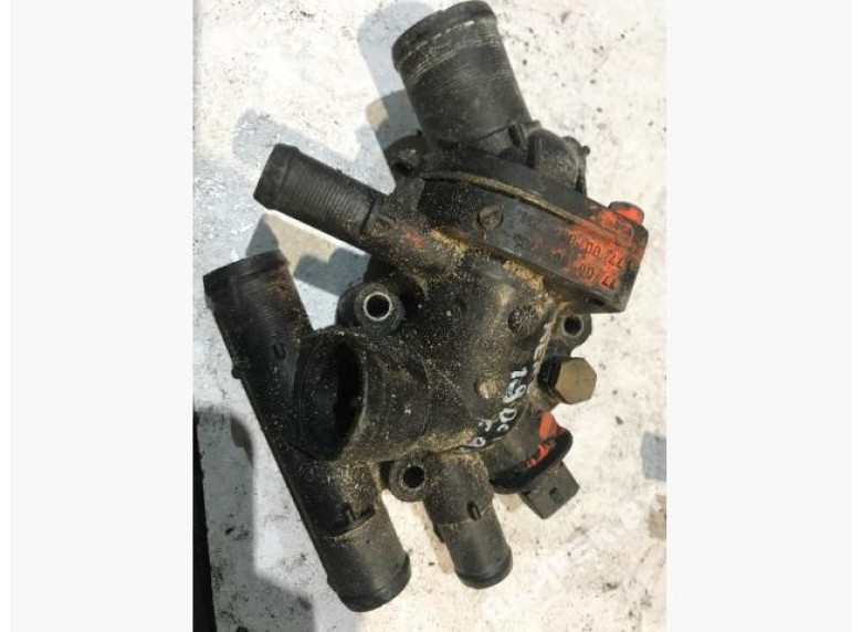 Корпус термостата к Renault Kangoo, 2004г.