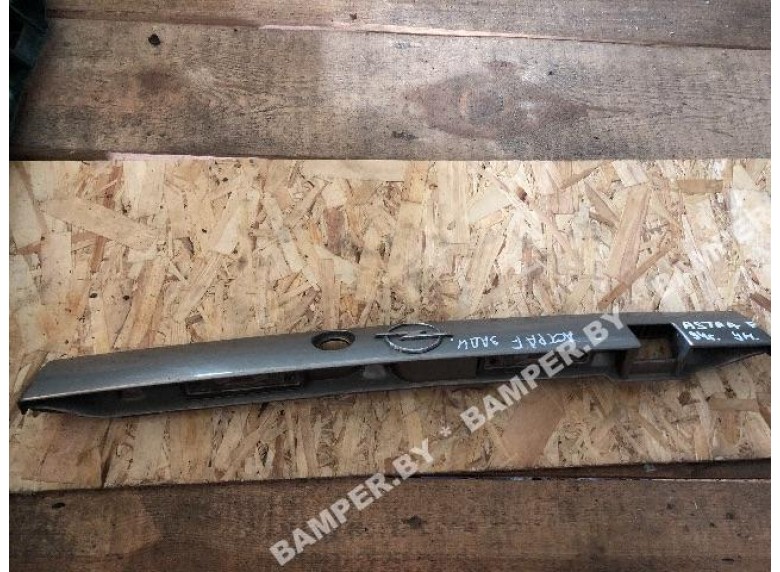 Накладка подсветки номера к Opel Astra