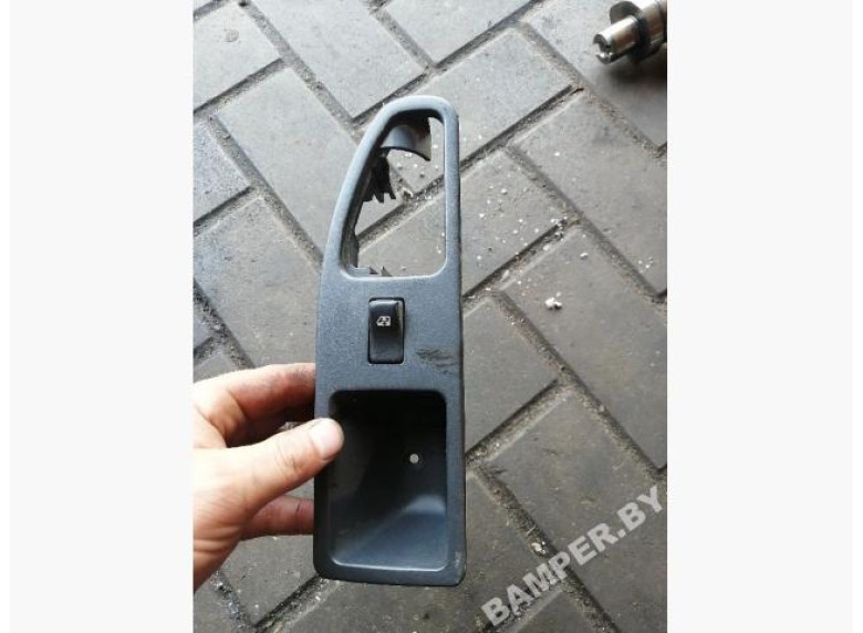 Кнопка стеклоподъемника к Renault Safrane, 1999г.