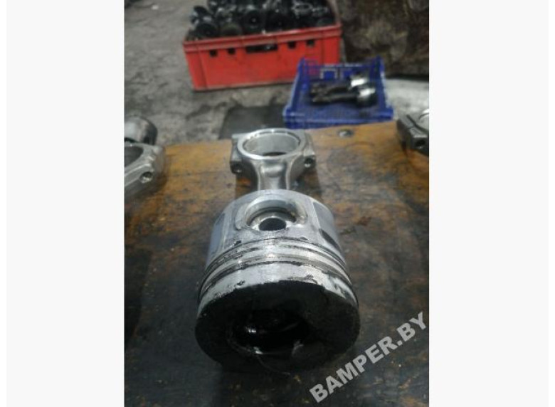 Поршень к Renault Megane, 2000г.