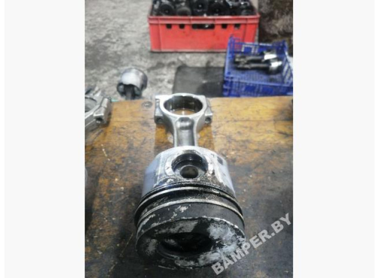 Поршень к Renault Espace, 2001г.