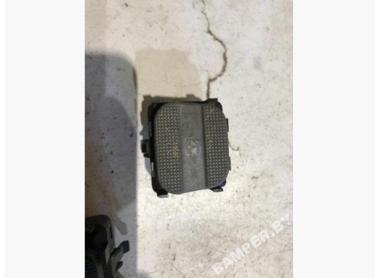 Кнопка стеклоподъемника к Volkswagen Passat, 1996г.