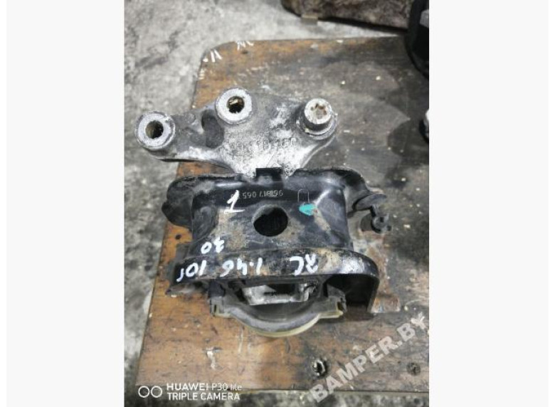 Подушка крепления двигателя к Citroen C3, 2010г.