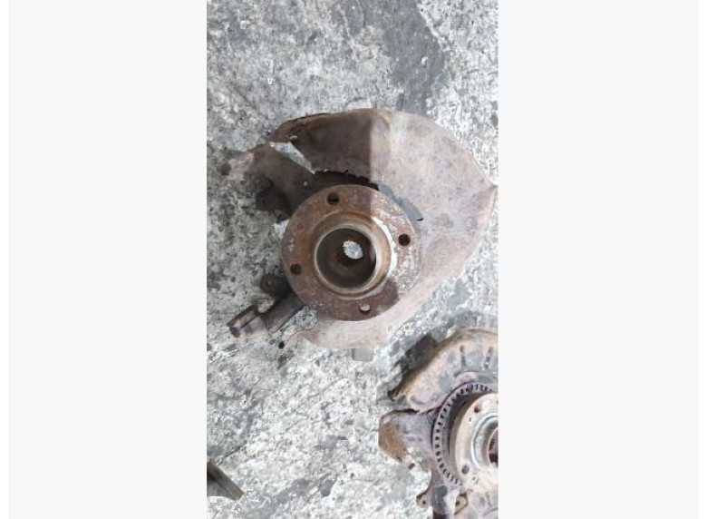 Ступица передняя правая к Volkswagen Golf, 1994г.