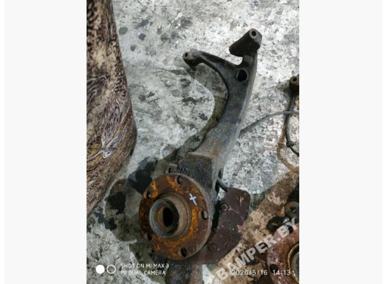 Ступица передняя правая к Volkswagen Passat, 2000г.