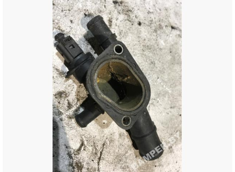 Фланец (тройник) системы охлаждения к Volkswagen Golf, 2005г.