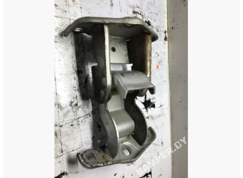 Петля крышки багажника к Opel Vivaro, 2004г.