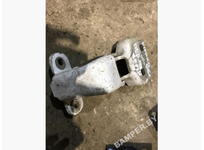 Петля крышки багажника к Opel Vivaro, 2006г.
