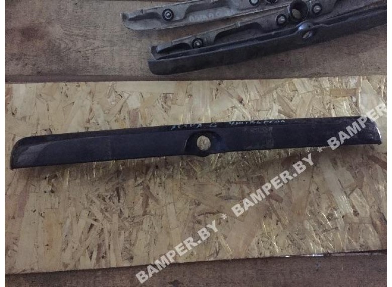 Накладка подсветки номера к Opel Astra