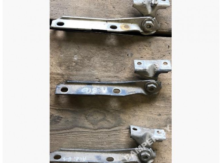 Петля капота левая к Audi 80