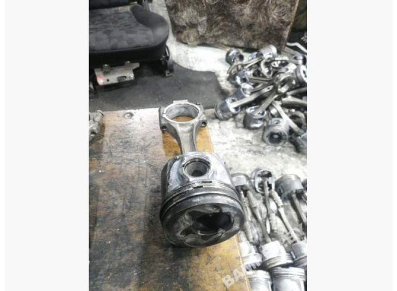 Поршень к Volkswagen Golf, 2004г.