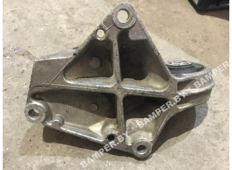Кронштейн полуоси к Peugeot 406, 2002г.