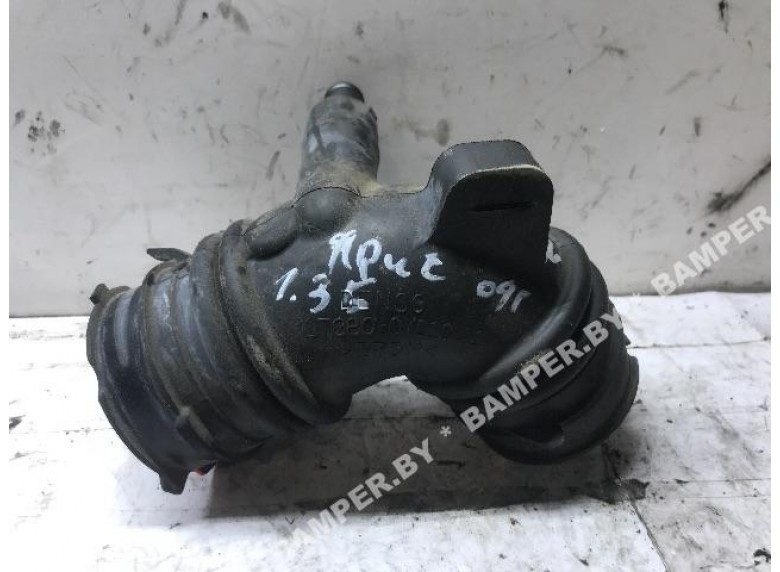 Патрубок воздушного фильтра к Toyota Yaris