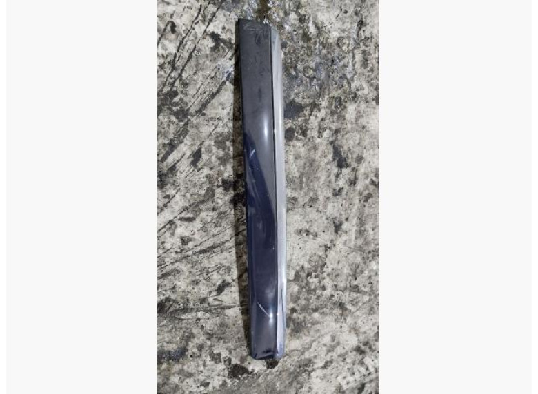 Заглушка (решетка) в бампер к Audi A8, 2004г.