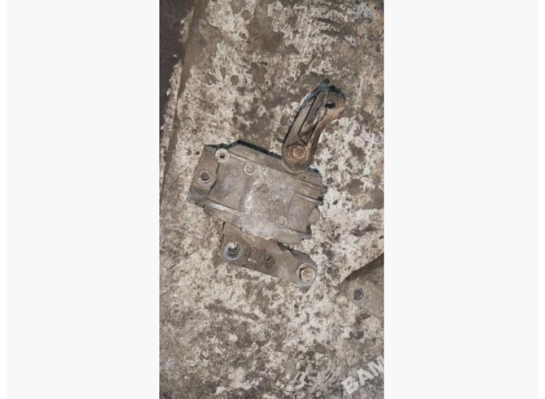 Подушка крепления двигателя к Volkswagen Passat, 2007г.