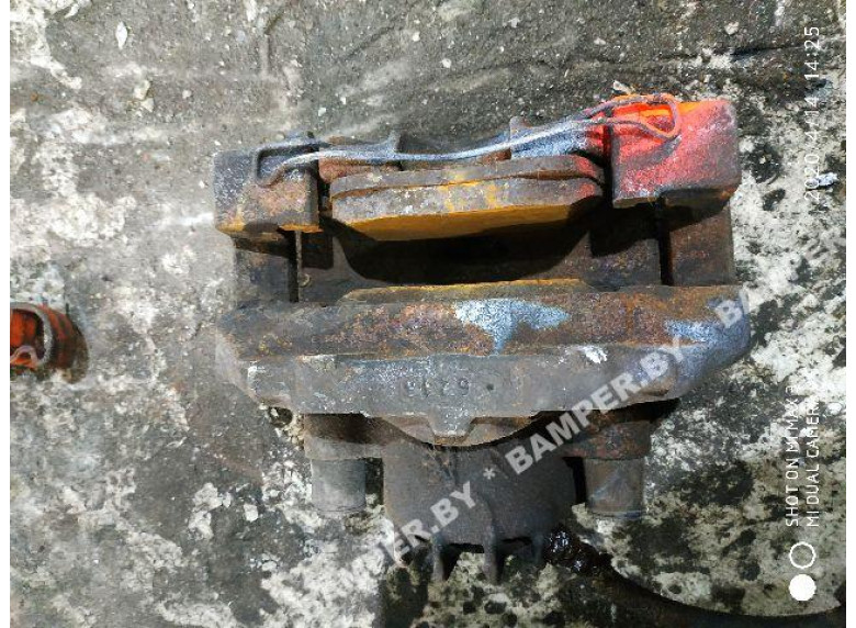 Суппорт передний левый к Citroen Berlingo, 2009г.