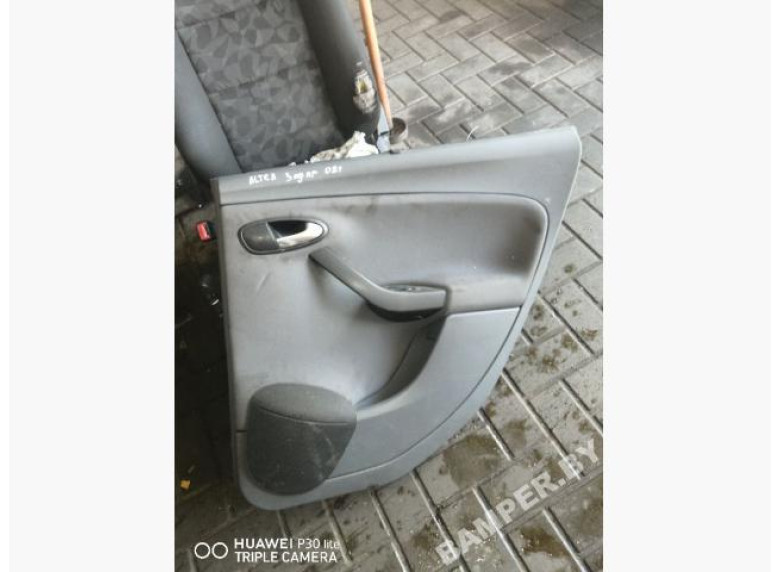 Обшивка двери задней правой (дверная карта) к Seat Altea, 2008г.