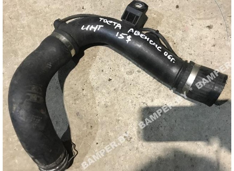 Патрубок интеркулера к Toyota Avensis