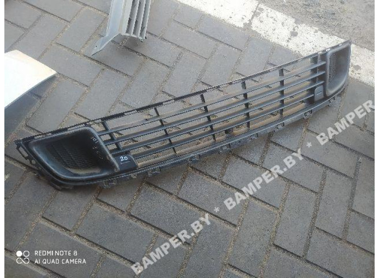 Заглушка (решетка) в бампер к Citroen C5, 2010г.