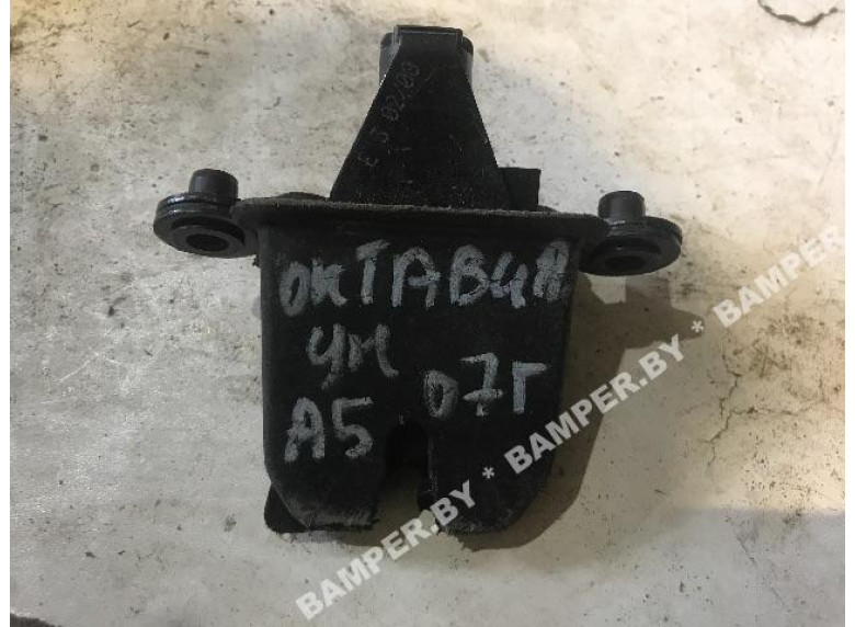 Замок багажника к Skoda Octavia