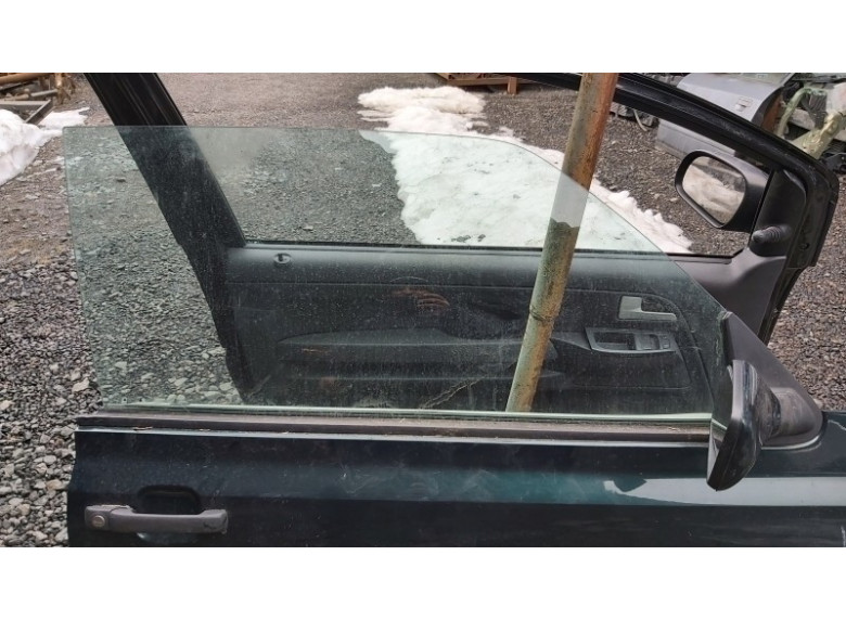 Стекло двери передней правой к Volkswagen Golf, 1996г.