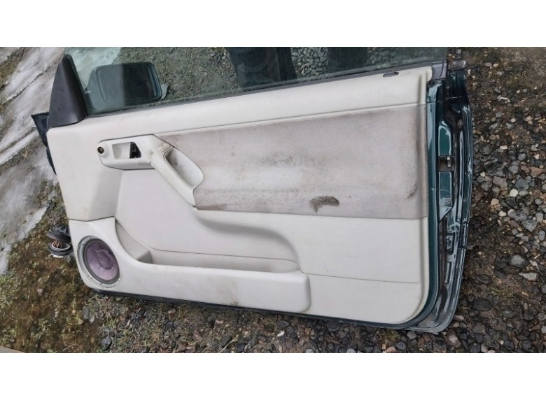 Обшивка двери передней правой (дверная карта) к Volkswagen Golf, 1996г.
