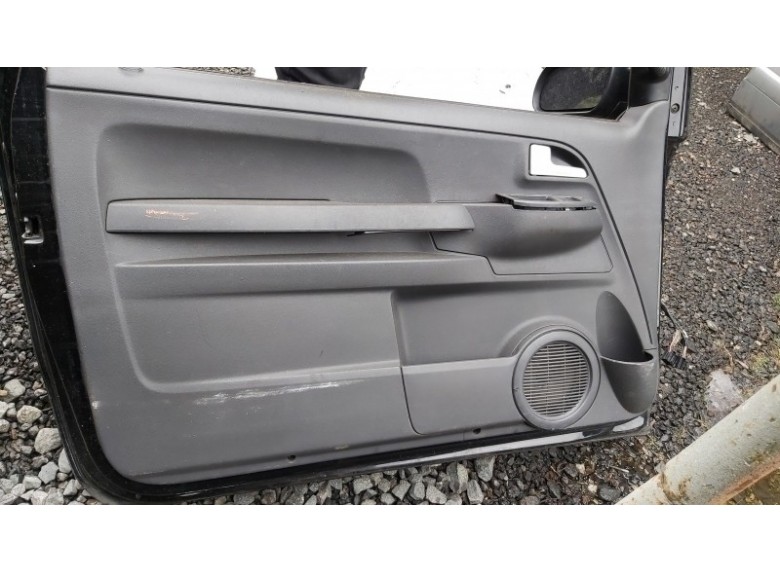 Обшивка двери передней левой (дверная карта) к Volkswagen Fox