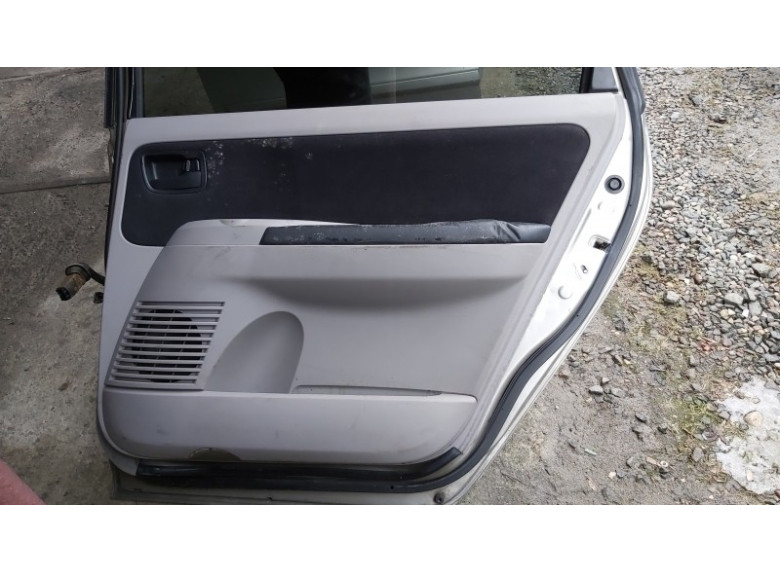 Обшивка двери (дверная карта) комплект к Mitsubishi Grandis, 2005г.