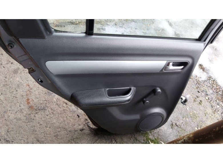 Обшивка двери (дверная карта) комплект к Suzuki Swift, 2007г.