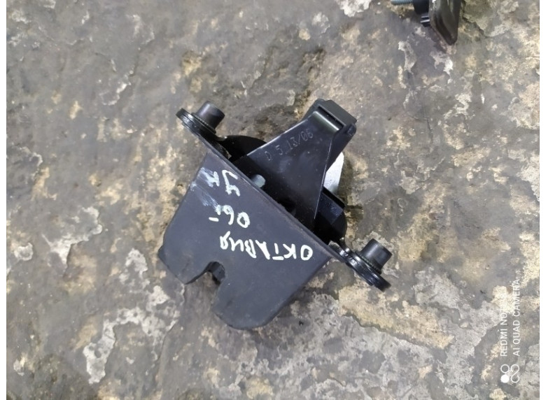 Замок багажника к Skoda Octavia