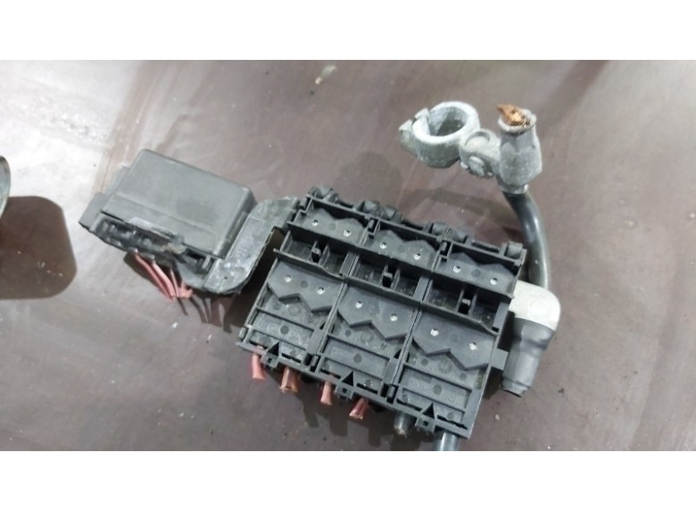 Клемма аккумулятора минус к Volkswagen Passat, 2001г.