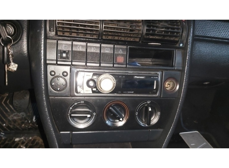 Рамка под магнитолу к Audi 100, 1993г.