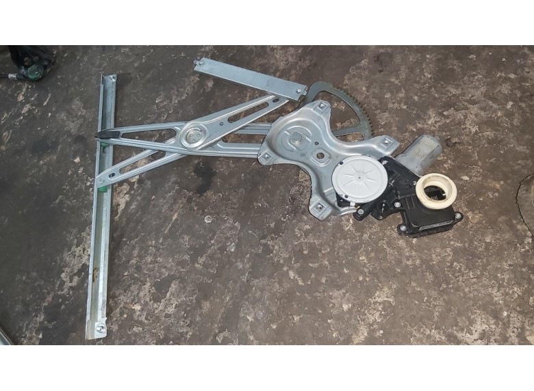 Стеклоподъемник электрический передний левый к Toyota Yaris