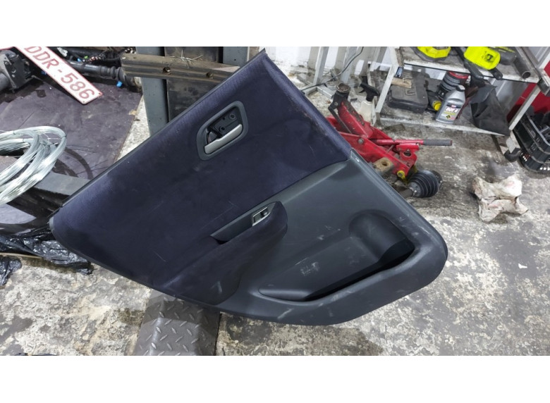 Обшивка двери задней левой (дверная карта) к Honda FR-V, 2004г.