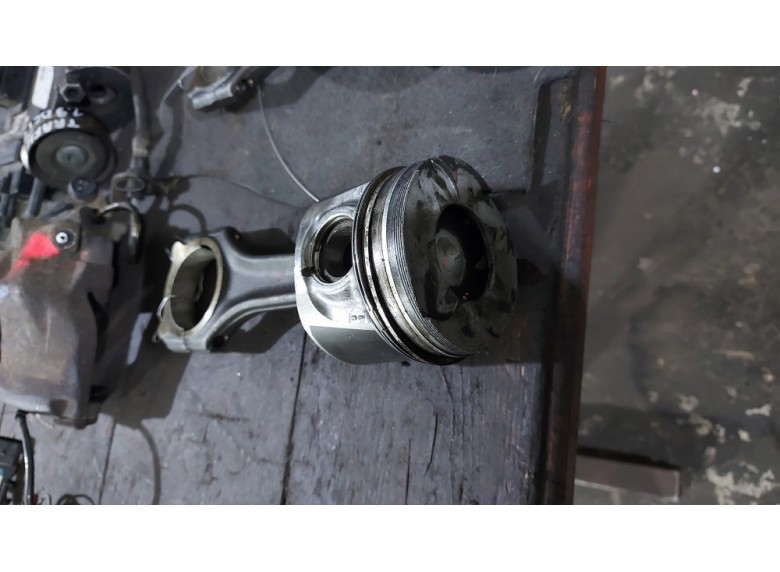 Поршень к Mercedes G