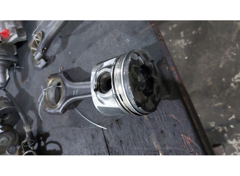 Поршень к Mercedes G