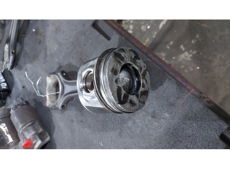 Поршень к Mercedes G