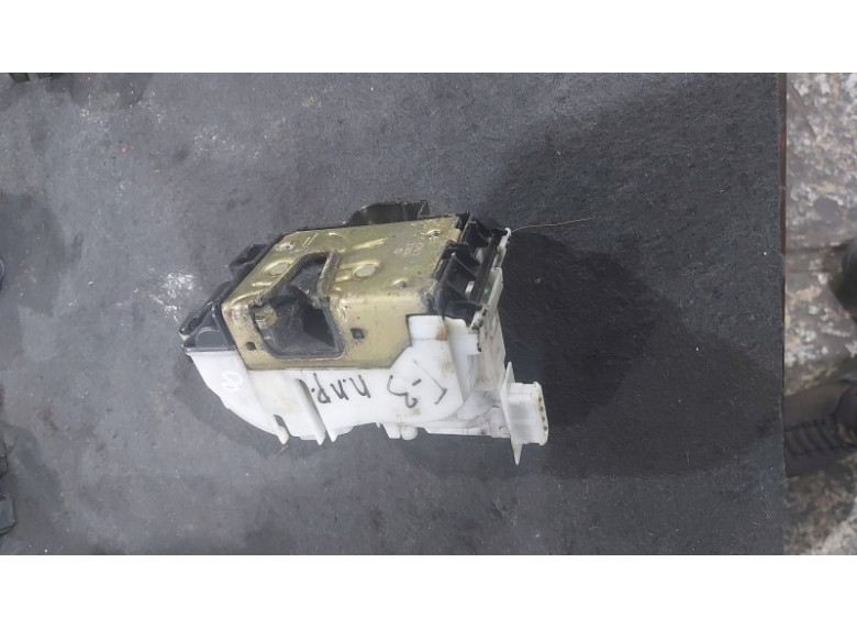 Замок двери передней правой к Volkswagen Golf, 1995г.