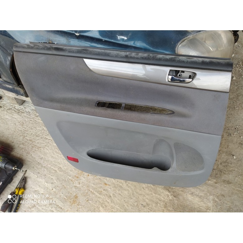 Обшивка двери задней левой (дверная карта) к Toyota Avensis Verso