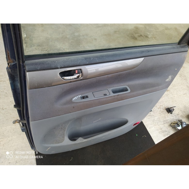 Обшивка двери задней правой (дверная карта) к Toyota Avensis Verso