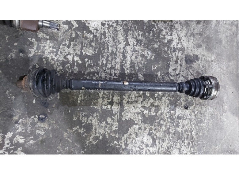 Полуось передняя правая (приводной вал, ШРУС) к Volkswagen Caddy, 2008г.