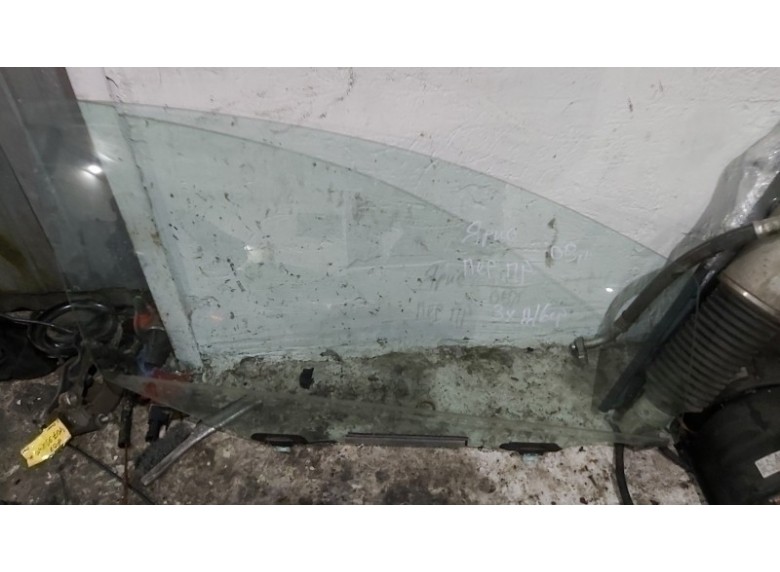 Стекло двери передней правой к Toyota Yaris