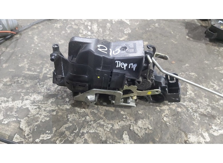 Замок двери передней правой к Mercedes E W210