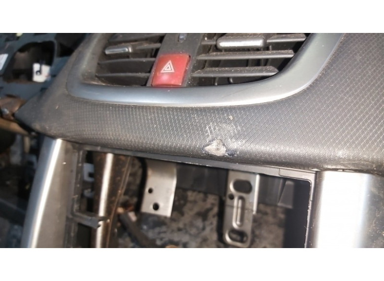 Панель передняя салона (торпедо) к Peugeot 207, 2010г.