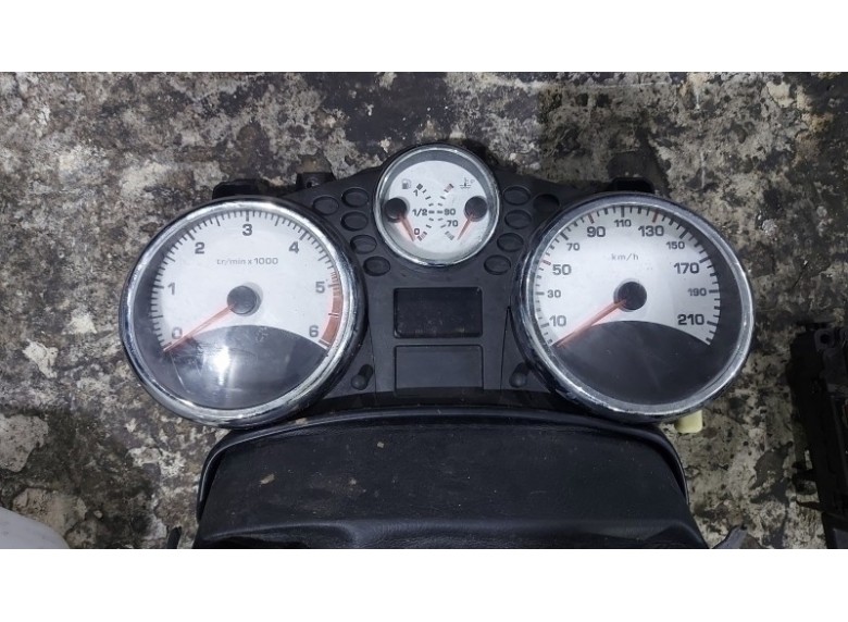 Щиток приборов (приборная панель) к Peugeot 207