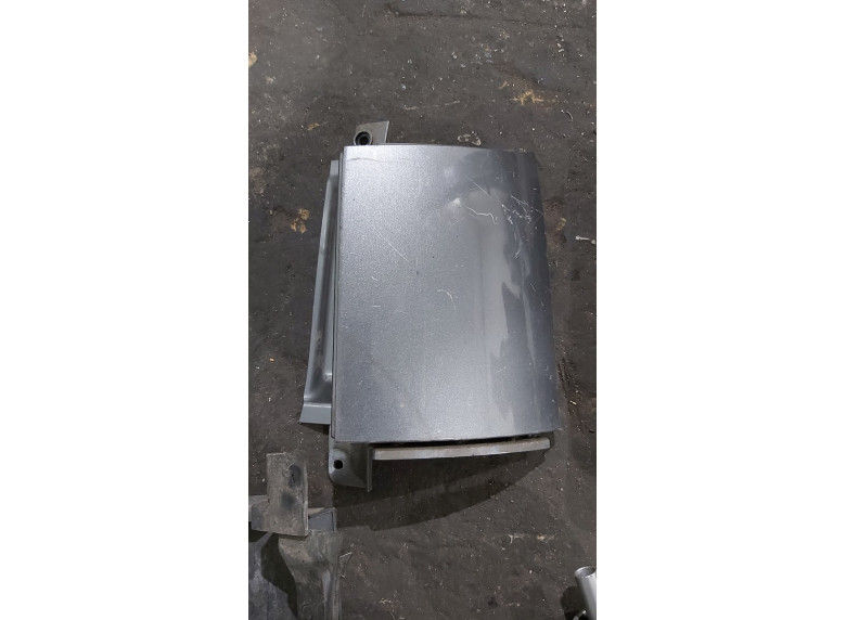Накладка под фонарь правый к Nissan Note, 2010г.